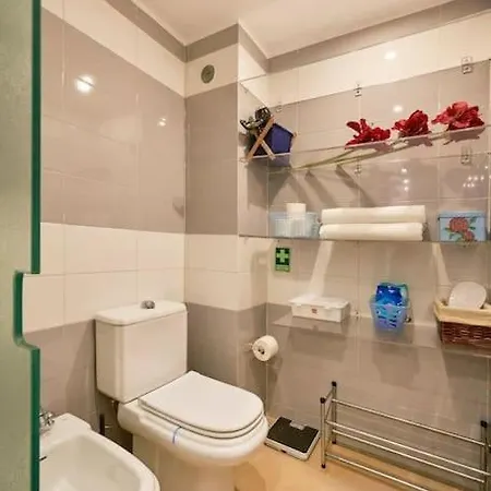 Modern With Garage And Pool Lissabon