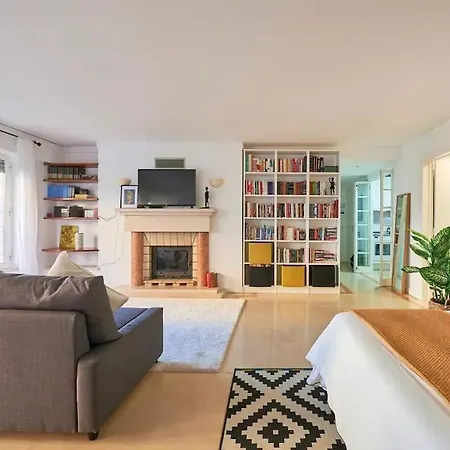 Modern With Garage And Pool Lissabon