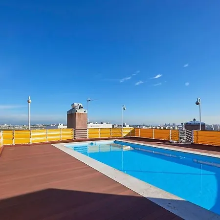 Modern With Garage And Pool Apartment Lissabon