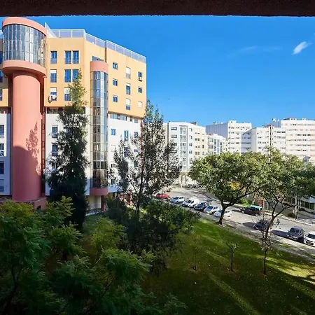 Апартаменты Modern With Garage And Pool Лиссабон