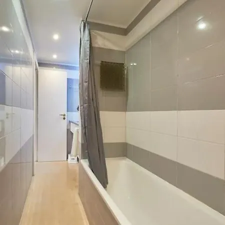 Апартаменты Modern With Garage And Pool Лиссабон