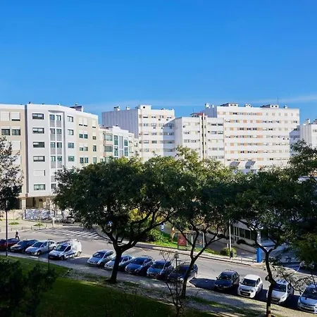 Modern With Garage And Pool Διαμέρισμα