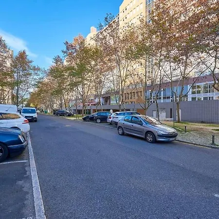 Modern With Garage And Pool アパート リスボン