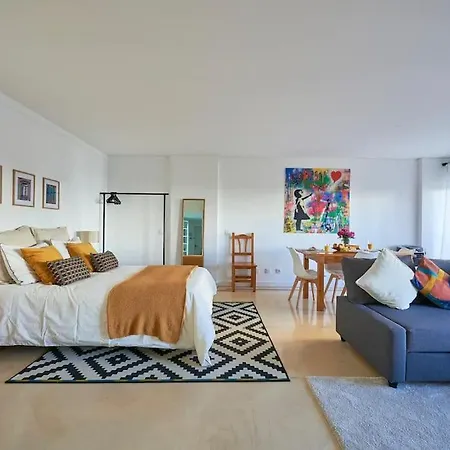 Appartement Modern With Garage And Pool *