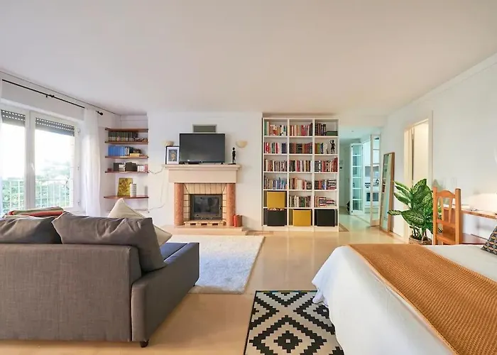 Modern With Garage And Pool Lisbon