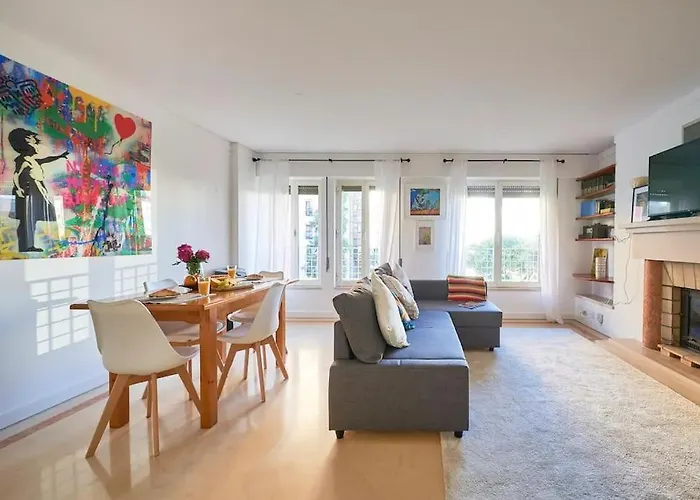 Modern With Garage And Pool Apartment