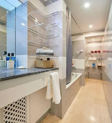 Modern With Garage And Pool *