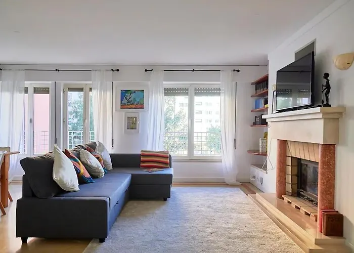 Modern With Garage And Pool Apartment