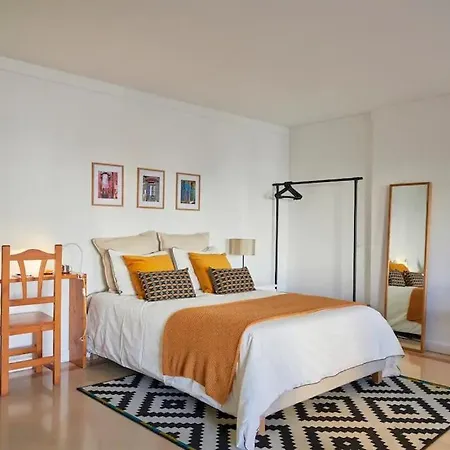 Modern With Garage And Pool Apartment *