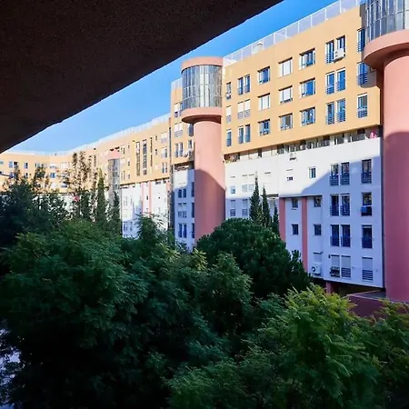 Modern With Garage And Pool Lissabon