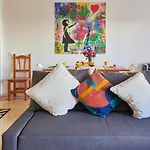 Modern With Garage And Pool Апартаменти