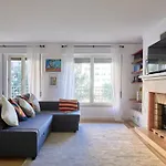 Modern With Garage And Pool Апартаменти